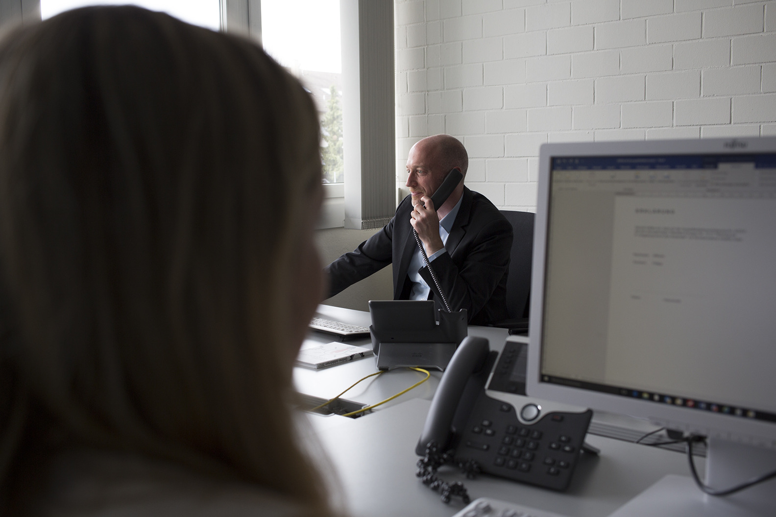 Зв'яжіться з нами